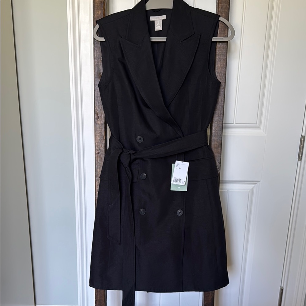 Chic Black Double-Breasted Sleeveless Dress